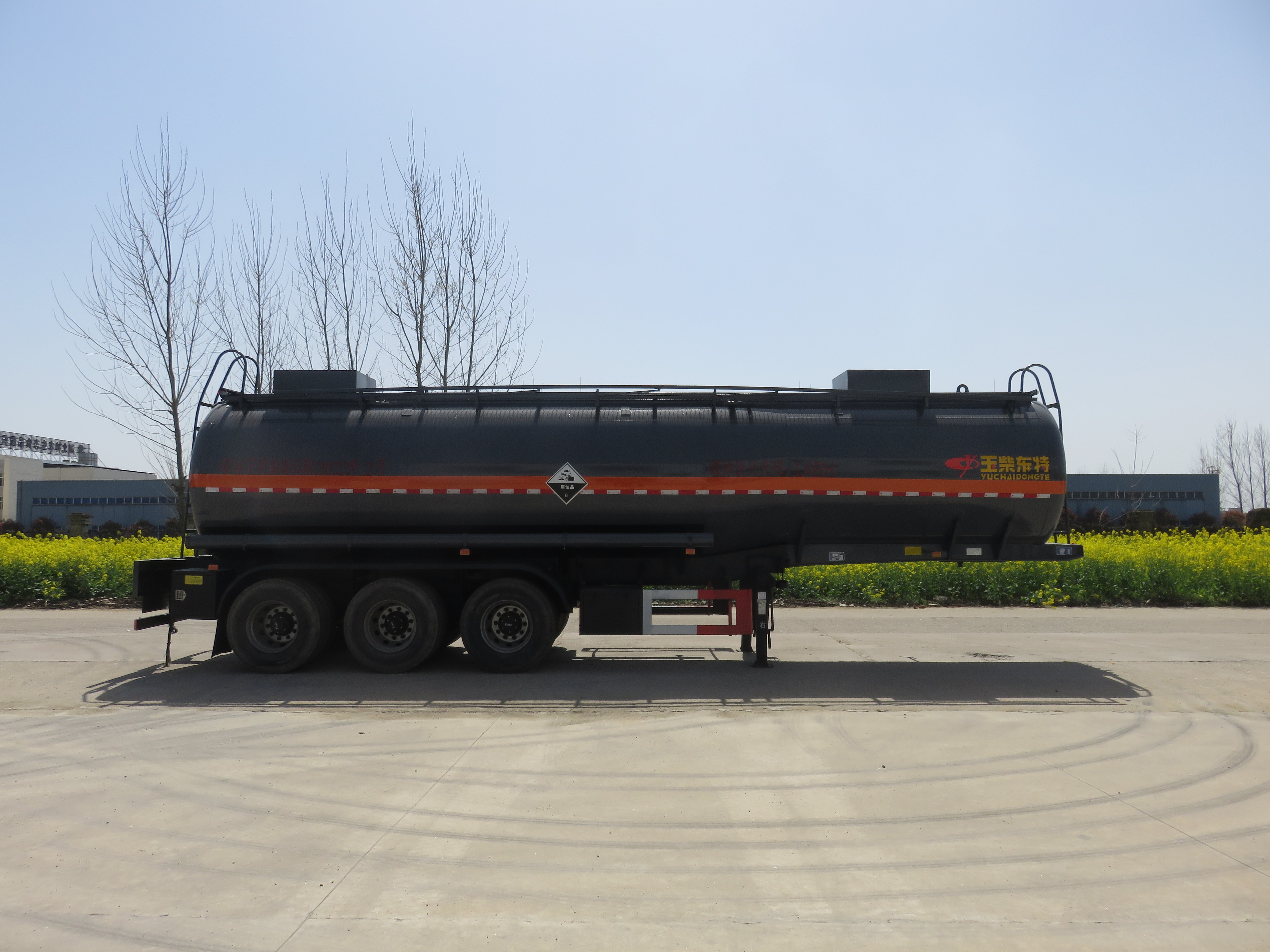 特運牌DTA9407GFWA型腐蝕性物品罐式運輸半掛車(chē)