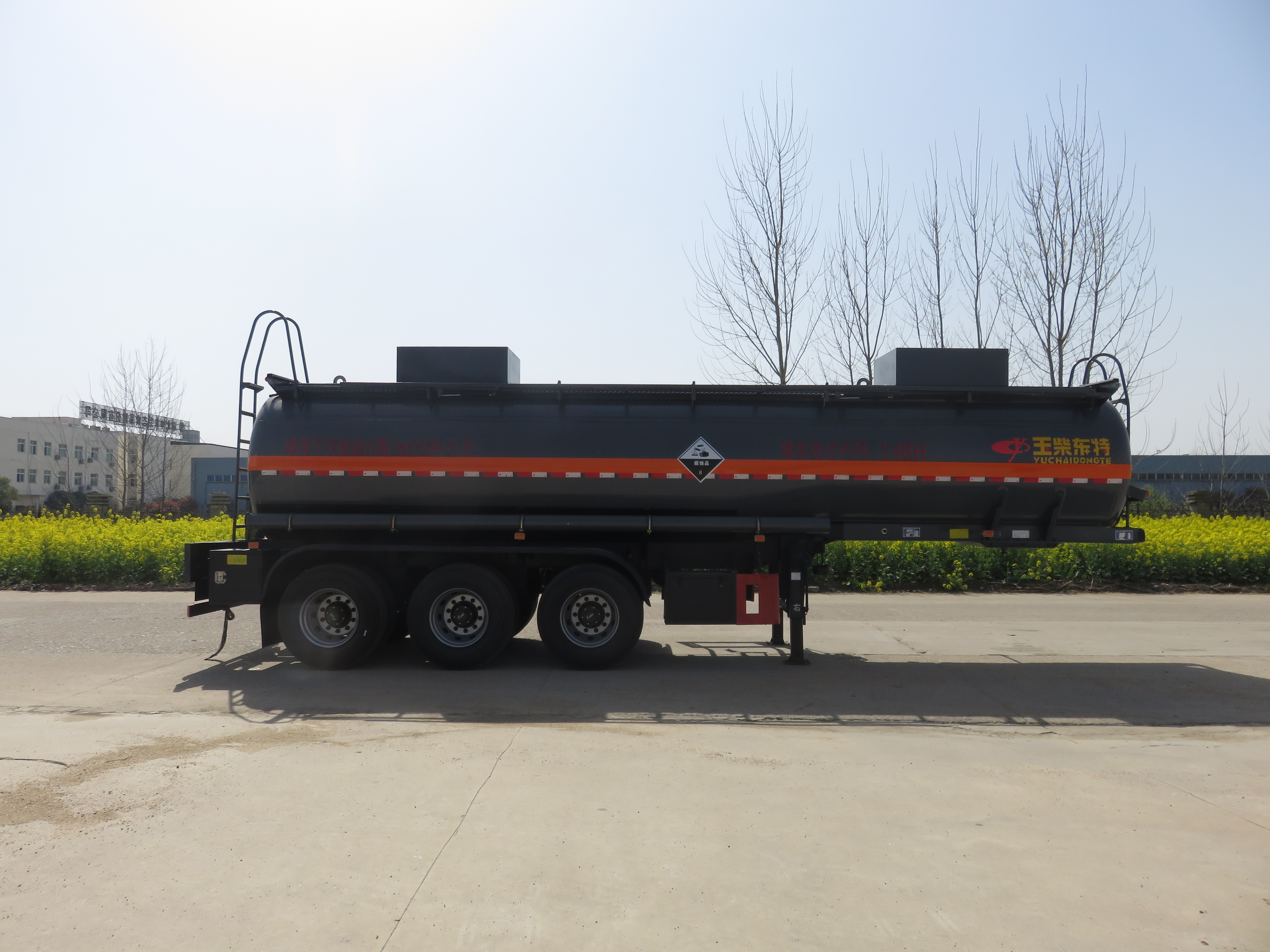 特運牌DTA9406GFWB型腐蝕性物品罐式運輸半掛車(chē)