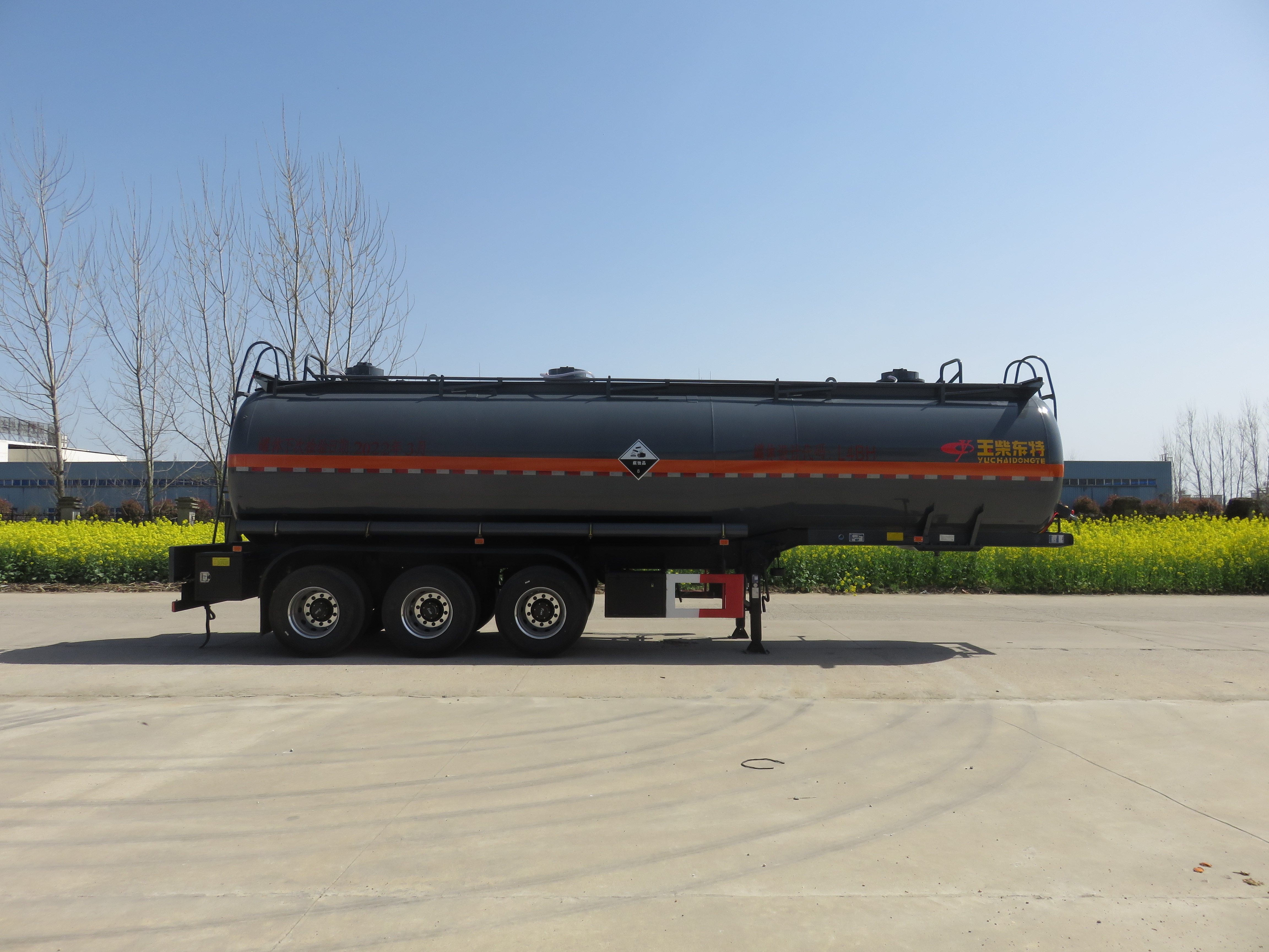 特運牌DTA9405GFWD型腐蝕性物品罐式運輸半掛車(chē)